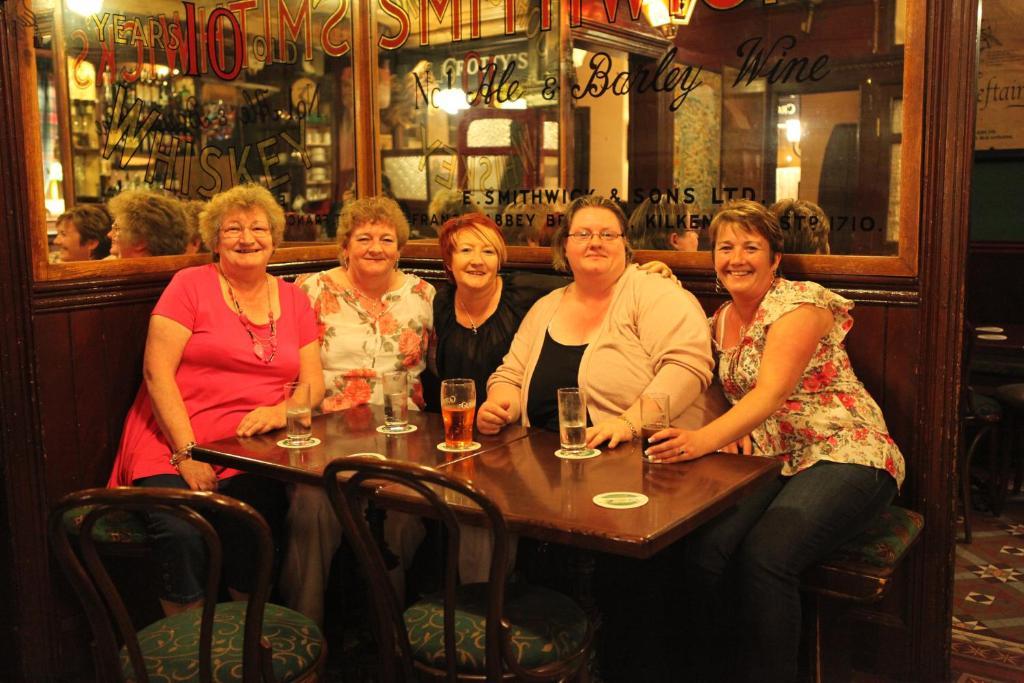 Crotty'S Pub & Accommodation Kilrush Bagian luar foto